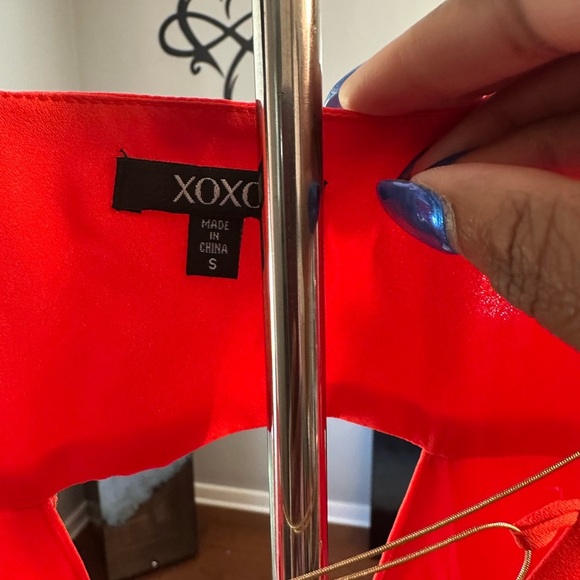 Elegant Red Women's Top - Picture 4 of 4